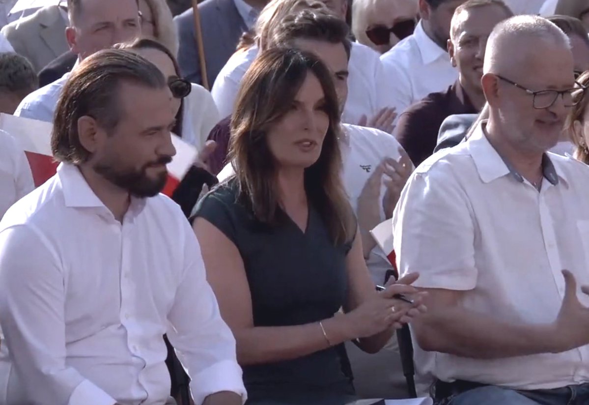 MinMKPL's tweet photo. 'Niezależne' 'dziennikarstwo'.

Idę zwymiotować 🤮 https://t.co/xiIr1xwsiW