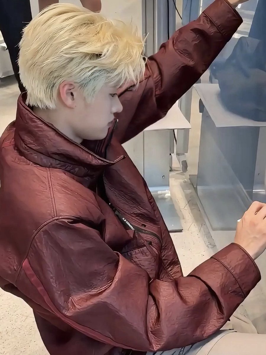 sohianyong's tweet photo. i <3 blonde hair ✶ https://t.co/jyIIZRwdn2