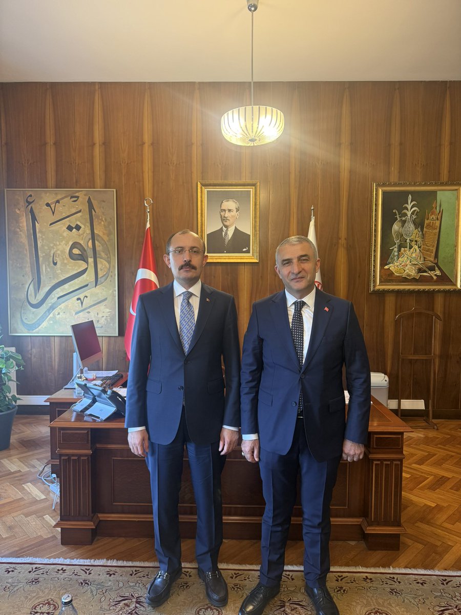TelliogluTahir's tweet photo. TBMM Plan ve Bütçe Komisyonu Başkanımız Sayın Mehmet Muş’u makamında ziyaret ederek, inşaat sektörümüzün  temel sorunları ve  çözüm önerilerimizi kapsamlı şekilde değerlendirdik. 

Sektörümüzün sürdürülebilir büyümesi, konut üretiminin artırılması ve ülkemizin ekonomik kalkınmasına daha güçlü katkı sunabilmesi adına ihtiyaç duyulan yasal düzenlemeler hakkında görüşlerimizi arz ederek, kıymetli desteklerini talep ettik.

Türkiye’nin üretim, istihdam ve ekonomik büyümesinde stratejik bir öneme sahip olan inşaat sektörümüzün her daim sorunlarının çözümüne katkı sağlayan Kıymetli Başkanımız Sayın Mehmet Muş’a nazik kabulleri ve sektörümüze verdiği desteklerden dolayı
şükranlarımızı sunuyoruz.

İMKON olarak, sektörümüzün ve ülkemizin geleceğine katkı sağlayacak her türlü yapıcı çalışmanın takipçisi olmaya ve kamu kurumlarımızla güçlü iş birliği içerisinde çalışmaya devam edeceğiz. @mehmedmus