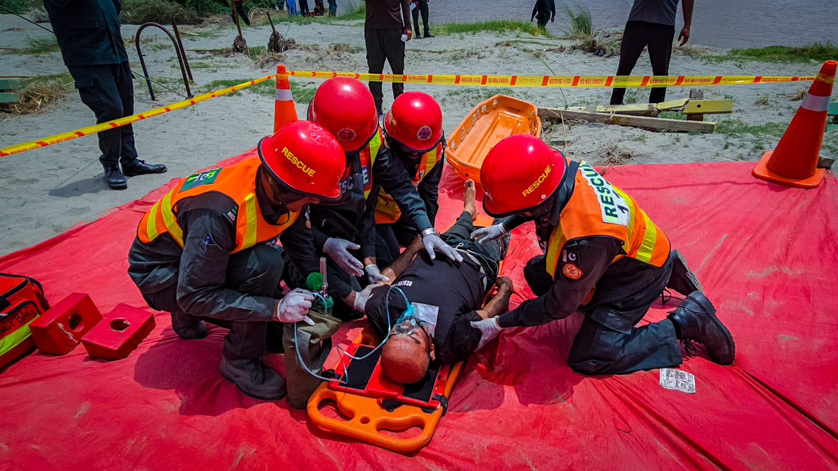 MaryamNSharif's tweet photo. Mock exercises in River Chenab as part of flood preparedness. Punjab cares. https://t.co/UNqxtzhPQf