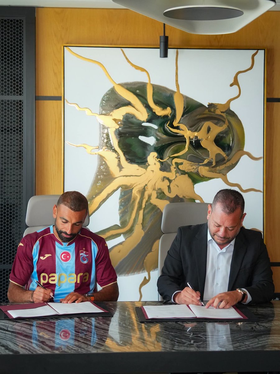 davutberber84's tweet photo. Futbol sadece futbol değildir. SALAH ,120 milyonluk Mısır  demektir..En kariyerli 1 numara  Müslüman futbolcudur..

Trabzonspor'un Muhammed Salah transferi sonrasında yoğun ilgi nedeniyle Kahire'den Trabzon'a direkt uçuşlar 11 Ağustos itibarıyla başlayacak. (Yunus Emre Sel)
Demiştik böyle adamlar verdiğin paradan fazlasını kazandırır...