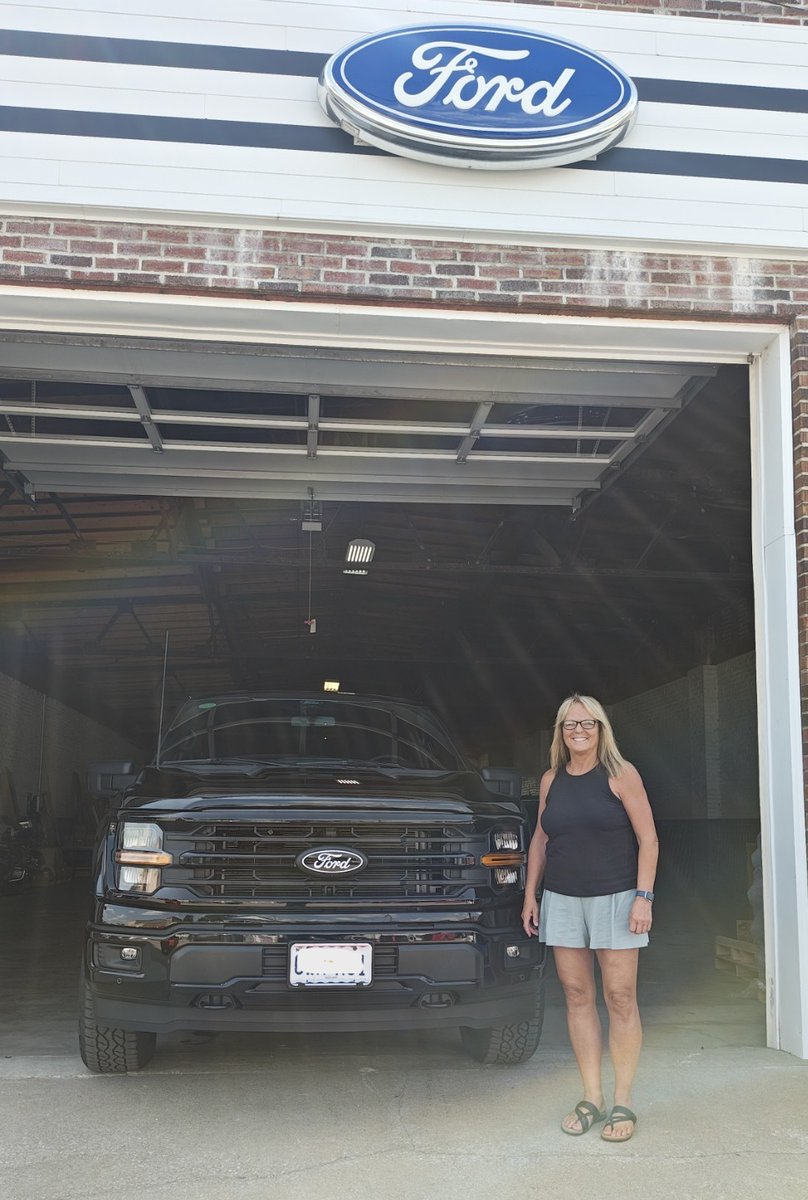 meyer_motors's tweet photo. Thank  you, Denise Kirchhoff, for the purchase of your F150 XLT!!
@MikeStauch2 
#builtfordtough
#fordf150
#f150xlt
#buylocal
#meyermotorsinc https://t.co/7TxtvnqsQu