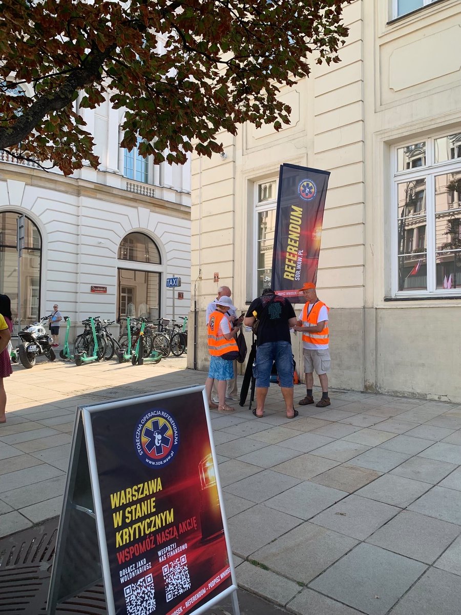 SORwaw's tweet photo. 🟡🔴 Kolejny dzień, kolejne podpisy! ✍️
Dziękujemy wszystkim mieszkańcom, którzy dziś wsparli naszą inicjatywę.
Nie zwalniamy.
#SORwaw #ReferendumWarszawa #Warszawa #OdwołaćTrzaskowskiego #TrzaskPrask #Rafout #Trzaskout https://t.co/nKWBa5GEV5