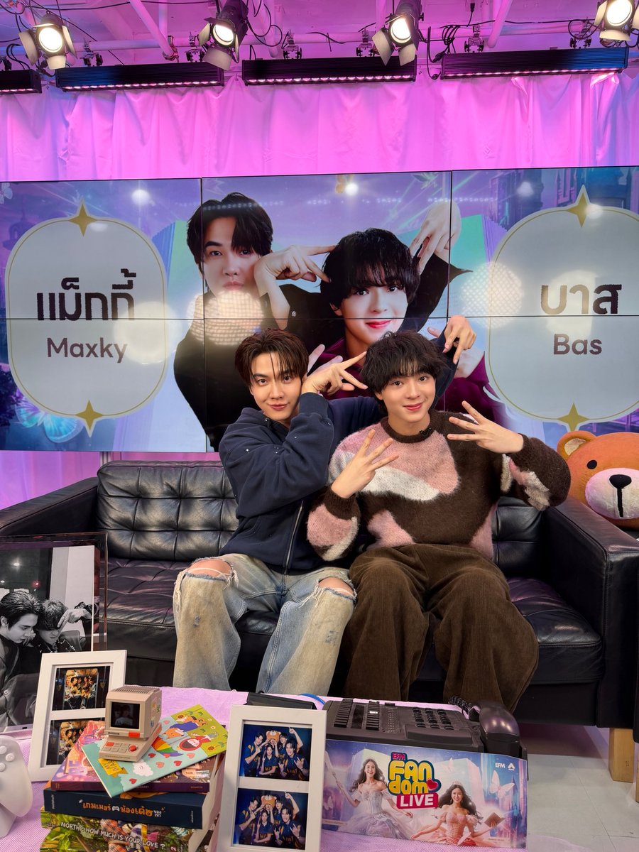 MchoiceTH's tweet photo. ขอขอบคุณทาง @EFM_STATION ที่ให้ ‘แม็กกี้บาส’ ได้มาพูดคุย โพรโมตซีรีส์ ‘ซอโซ่ล่ามธีร์ Be My Player Two’ กันที่ ‘EFM FANDOM LIVE x MaxkyBas’ ในวันนี้มาก ๆ เลยนะคะ

และขอขอบคุณแฟน ๆ ทุกคนที่ส่งกำลังใจมาให้กันทั้งหน้างาน และหน้าจอเลยนะคะ ฝากติดตามซีรีส์ ‘ซอโซ่ล่ามธีร์ Be My Player Two’ กันด้วยนะครับผมม ( ˆ͈̑꒳ˆ͈̑ )੭♡

#MaxkyBasxFANDOMFANFIC
#maxky_rp #MaxkyBas
#MchoiceArtist