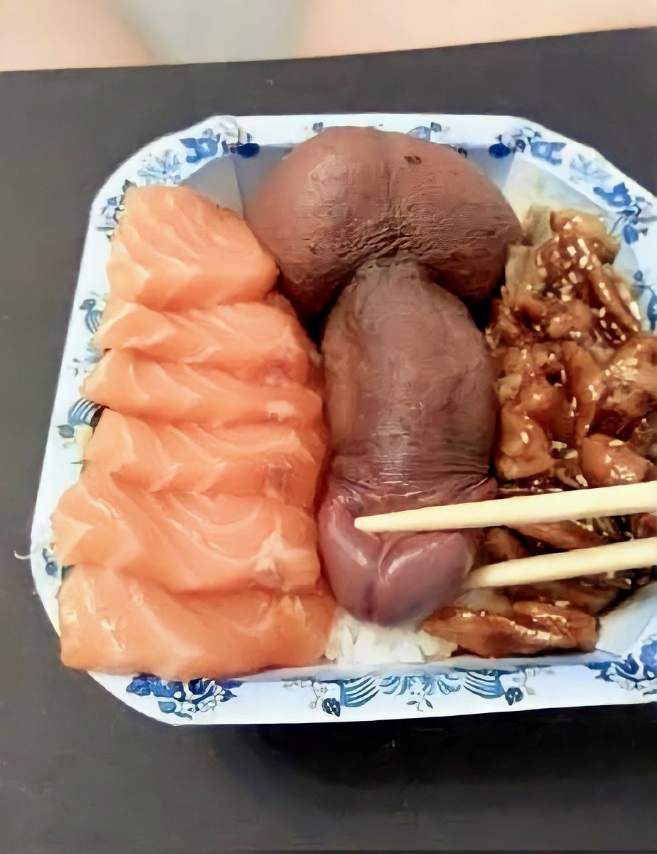 gremlinspink's tweet photo. ontem foi dia de sushi, amo tantoooo❤️🙈✨ https://t.co/Wzi4pTl670