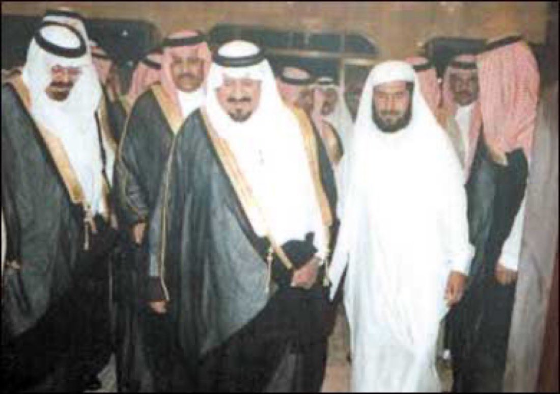 naif_h_alsharif's tweet photo. رحم الله صاحب المعالي أ.د/ راشد الراجح آل سلطان العبدلي الشريف من أشراف محافظة تربة
صُلي عليه صلاة العصر بالمسجد الحرام في #مكة_المكرمة هذا اليوم الخميس ٢٣ صفر ١٤٤٨هـ وأمَّ المصلين في صلاة الجنائز معالي الشيخ أ.د/ صالح بن عبدالله بن حميد حفظه الله وكان عدد الجنائز (ثمان) عليهم رحمة الله جميعاً
حضر الصلاة عليهم معالي الشيخ أ.د/سعد بن ناصر الشثري حفظه الله
دُفن رحم الله في مقبرة العدل وحضر الدفن آل سلطان العبادلة ومعالي الشيخ أ.د/صالح بن عبدالله حميد والشيخ أ.د/حمزة بن حسين الفعر ومعالي أ.د/ عبدالله بن حسين الشنبري والشيخ/ هزاع بن شاكر العبدلي 
وجمعٌ غفير من الأشراف وطلابه وجيرانه ومحبيه.

إذا ما مات ذو علم وتقوى***فقد ثلمت من الإسلام ثُلمة 
وموت الحاكم العدل المولّى***بحكم الشرع منقصة ونقمة
وموت فتىً كثير الجود محْلٌ***فإن بقاءه خصَبٌ ونعمة 
وموت العابد القوّام ليلاً***يناجي ربه في كل ظلمة
وموت الفارس الضرغام هدْمٌ***فكم شهدت له بالنصر عزْمه
فحسبك خمسةٌ يبكى عليهم***وباقي الناس تخفيف ورحمة
وباقي الناس همَجٌ رعاع***وفي إيجادهم لله حكمة

رحم الله فقيدنا وجمعنا به في الفردوس الأعلى
والحمد الله على كل حال،