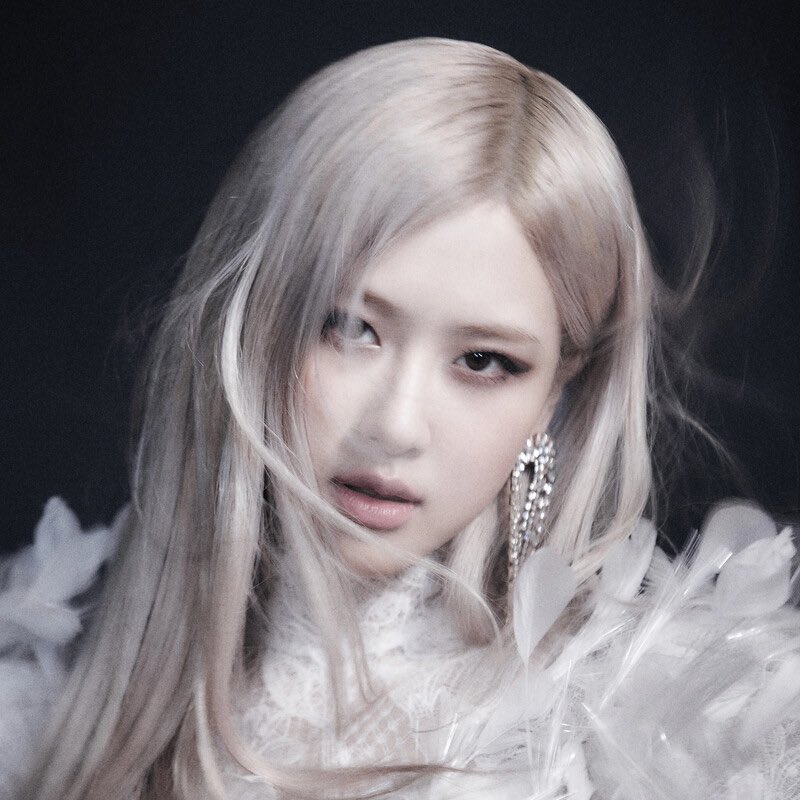 ChinaMusicData's tweet photo. “-R-” by ROSÉ is this year’s best selling physical album by a Korean soloist in China (via Tencent Music) 🇨🇳 https://t.co/8LDiIsxSkX