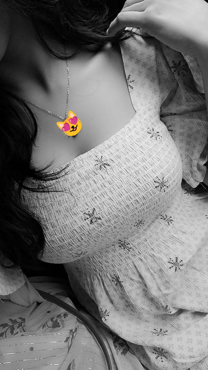 Aishu_006's tweet photo. Have a naughty night all 😻🌸 https://t.co/6A372d1Mzh