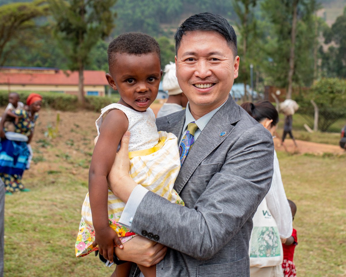 unicefrw's tweet photo. Yesterday, @LiekevandeWiel alongside @Rwanda_Child DDG @gmunyemana accompanied the @ChinaEmbinRW Amb H.E. GAO Wenqi on a visit to Rushaki cross-border ECD Centre in @Gicumbi_Rwanda. 

Together, we're expanding quality ECD services so every child gets the best start in life. 🇷🇼🇨🇳 https://t.co/GhNGb5CwhJ