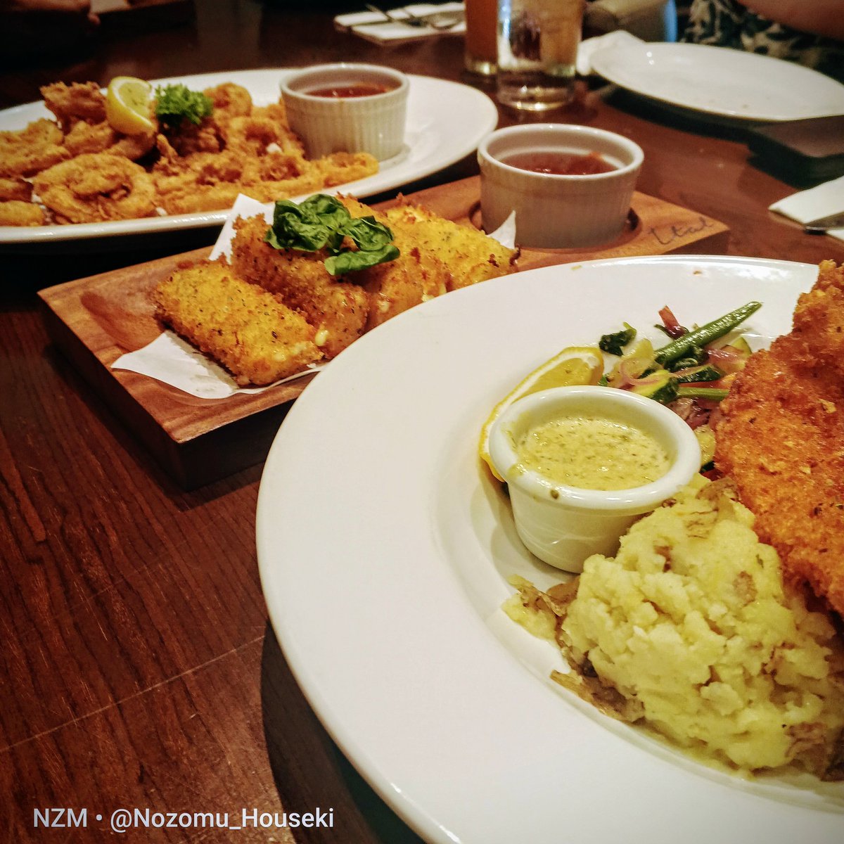 NZM_Sketch's tweet photo. 🌠 I visited Earth today to celebrate a friendo's birthday! Look at thiiiis! Yummy! #英語 #おはようvtuber #おいしい #NZMdaily https://t.co/wdvVEbCKTo