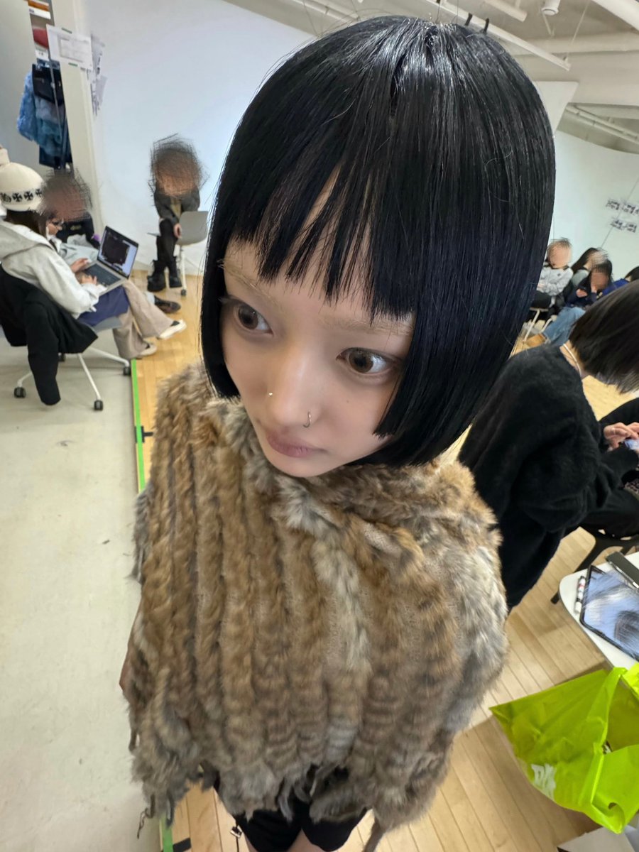 kvzsource's tweet photo. newy plus chat post

newy is here~ (˶'ᵕ'˶)︎
everyone, today marks 100 days since our keyveatz pre-debut!! 
It’s also been 100 days since i first made my first appearance in front of you all as keyveatz’s newy!! ㅠㅠ
that’s why i really wanted to leave a plus chat message today, so I came to see you all!!
i was looking through my photo album trying to decide which picture to post, and i realized I have so many photos!! 
but as i looked through each and every one of them, so many memories came flooding back. it made me realize just how full, happy, and meaningful these past 100 days have been for me, and it filled my heart with so much warmth
i’m truly so grateful that i was able to stand in front of you all again. and to everyone who came to see keyveatz, who likes us, and who cheers us on, thank you all so, so much!!!!
i’m always so, so grateful, and i cherish you all so, so much. i love you today, i’ll love you tomorrow, and i’ll love you even 100 years from now 😽❤️
let’s stay together for a long, long time from now on too 🫶🏻