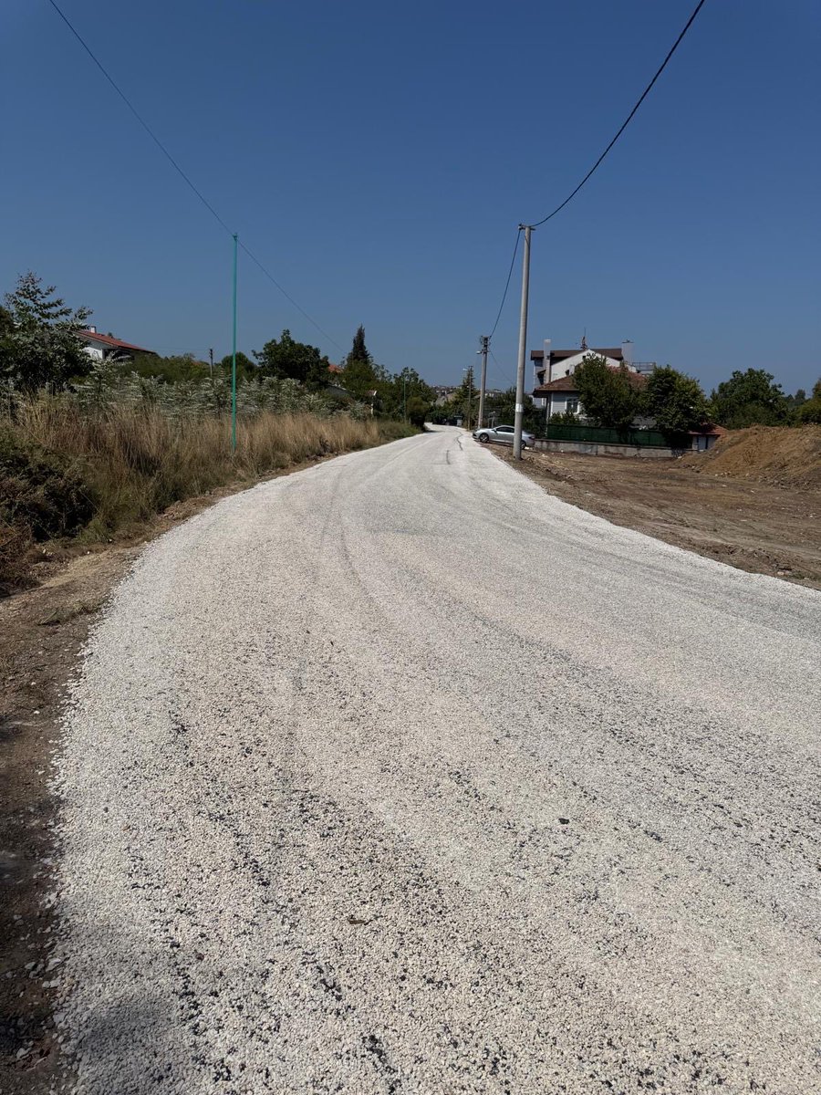 termalkaymakaml's tweet photo. Akköy Köyiçi Mevkii’nde bozulan sathi kaplama yol yenilenerek vatandaşlarımızın güvenli kullanımına sunulmuştur.

İlçemize kazandırılan bu hizmet dolayısıyla Devlet Su İşleri Genel Müdürlüğümüze teşekkür ediyor, vatandaşlarımıza hayırlı olmasını diliyoruz.

@ahusta07 
@dsigovtr https://t.co/8Fr5mEhTki