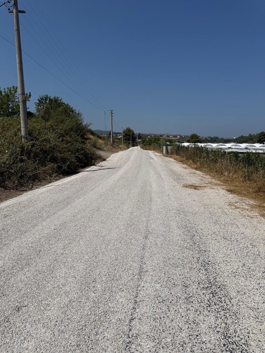 termalkaymakaml's tweet photo. Akköy Köyiçi Mevkii’nde bozulan sathi kaplama yol yenilenerek vatandaşlarımızın güvenli kullanımına sunulmuştur.

İlçemize kazandırılan bu hizmet dolayısıyla Devlet Su İşleri Genel Müdürlüğümüze teşekkür ediyor, vatandaşlarımıza hayırlı olmasını diliyoruz.

@ahusta07 
@dsigovtr https://t.co/8Fr5mEhTki
