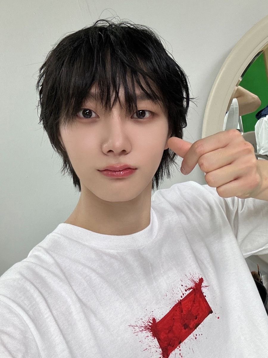 luvs2ho's tweet photo. 이제 길거리 다니다가 입이 ⏖ 이렇게 생긴 것만 보면 성호라고 주장함… 하지만 정말 입술이 저렇게 생겻는 걸 https://t.co/BlhFlfXEPT