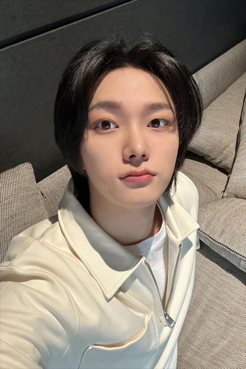 luvs2ho's tweet photo. 이제 길거리 다니다가 입이 ⏖ 이렇게 생긴 것만 보면 성호라고 주장함… 하지만 정말 입술이 저렇게 생겻는 걸 https://t.co/BlhFlfXEPT