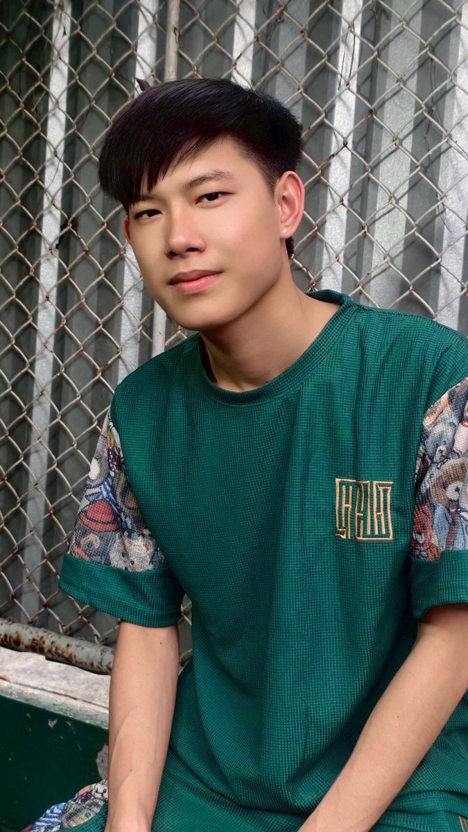 bantai_men's tweet photo. พนักงาน งานดีๆ สนใจแอดไลน์ 
Id- bantai2345
น้องแสงเพชร https://t.co/eDZvT8osQH