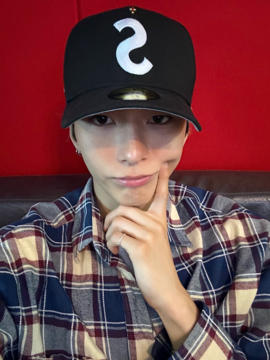 rolling_XH's tweet photo. 커플포즈다 https://t.co/93ULy0xYt2