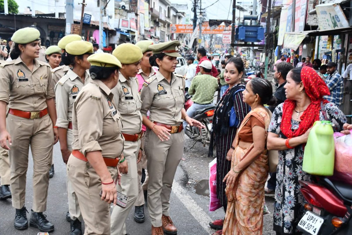 nvartmaan's tweet photo. अलीगढ पुलिस मीडिया सेल आप महिलाओं के चेहरे ब्लर क्यों नहीं करते हो? ज्य���दातर जनपद से face ब्लर फोटो आते हैं लेकिन आप नहीं करते। @aligarhpolice @Uppolice https://t.co/naEyyynvhp
