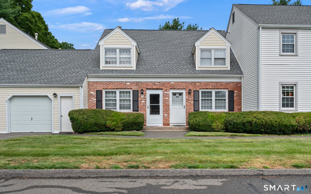 CTwithNicole's tweet photo. 492 Dowd Avenue Unit 492, Canton, CT, 06019
2 bed | 1 bath 986 Sq. Ft.
Active | 250000
https://t.co/lWP1A5MYCS
Discover this charming, move-in-ready 2-bedroom, 1-bath townhouse in sought-after Canton Village. Bright and welcoming, this home offers a great layout, a nice... https://t.co/iRsOMr7OqC
