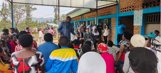 ChinaEmbinRW's tweet photo. On August 5, Amb. GAO Wenqi, at the inviation of Ms. @LiekevandeWiel, UNICEF Country Representative to Rwanda @unicefrw, visited #Gicumbi #ECD Centre, supported by Chinese government through Global Development and #SouthSouthCooperation Fund.
They were warmly recieved by Mayor NZABONIMPA and local community, and briefed on how this signature tripartite cooperation project has helped local children.