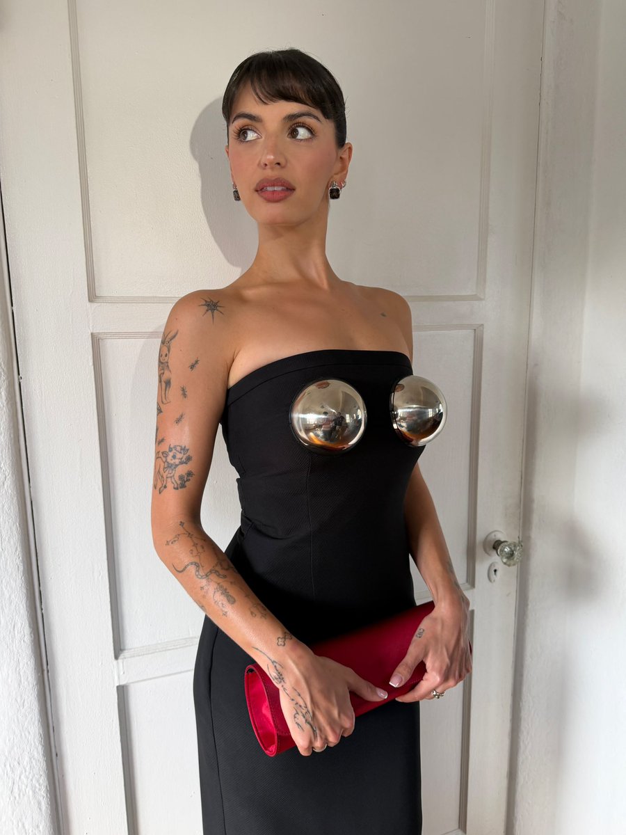 MsRebeccaBlack's tweet photo. My eyes are down here @Variety https://t.co/0cfhWgBvDj
