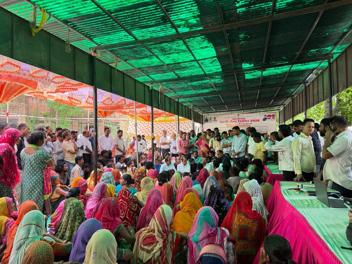 SanyamLodha66's tweet photo. नगरपरिषद सिरोही के बाहर 22 दिनों से अपनी मेहनताना राशि के लिए धरने पर बैठे सफाई कार्मिकों की आवाज़ को आज मजबूती से उठाया। नगर परिषद आयुक्त से स्पष्ट कहा कि मजदूरों की मेहनत का सम्मान करते हुए उनका बकाया मानदेय तत्काल जारी किया जाए। आयुक्त ने घोषणा की कि सोमवार तक भुगतान किया जाएगा। मजदूरों के अधिकारों से कोई समझौता नहीं होगा।

#Sirohi #SafaiKarmchari #WorkersRights

@INCRajasthan