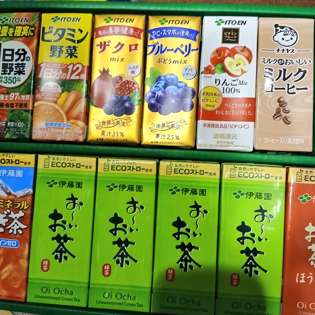 iktmi's tweet photo. 伊藤園の優待やっと届いた。
東海カーボンとヤマハ発動機売りたくてウズウズしておる https://t.co/7TVnYD1aU3
