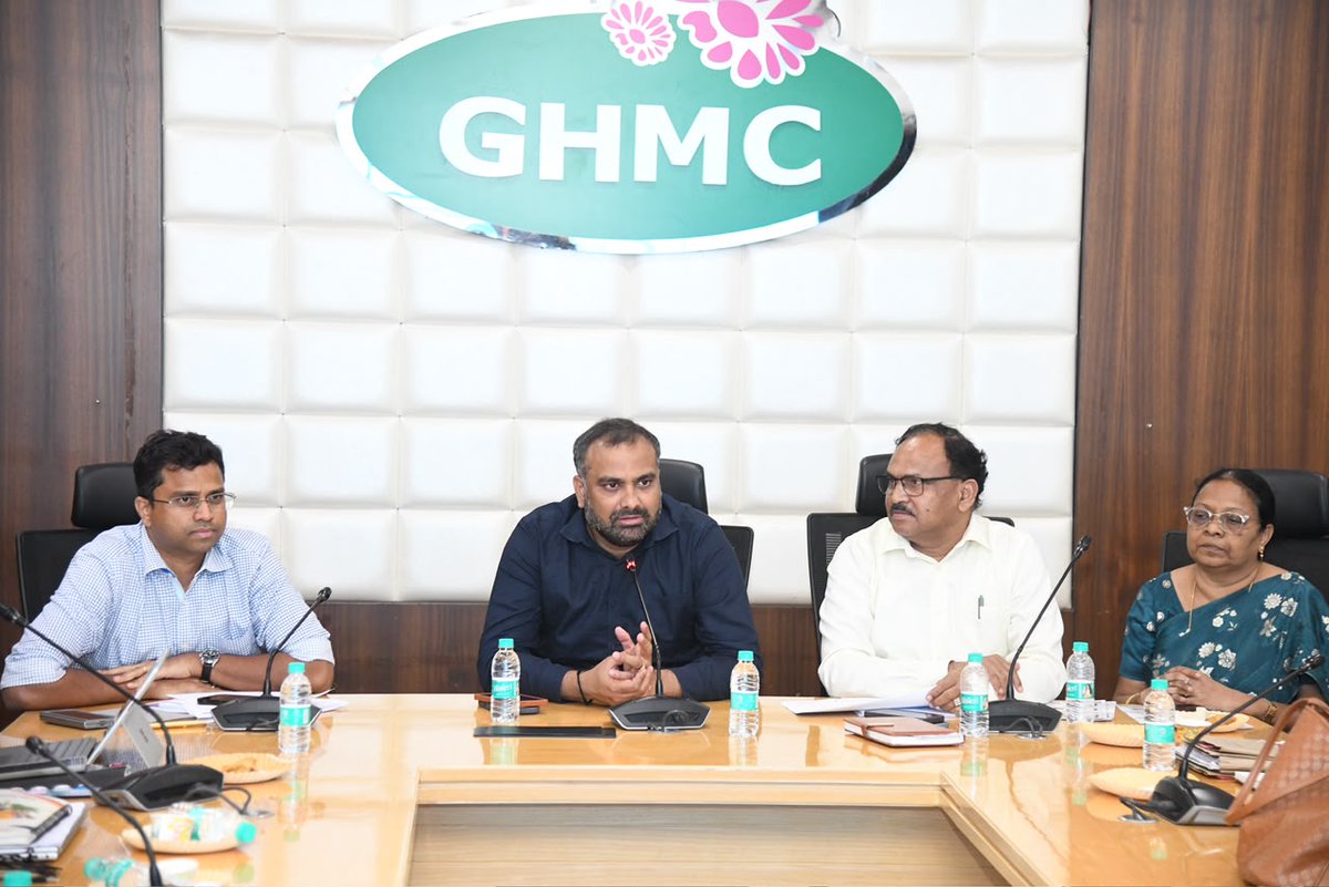 MSUGHMC_HYD's tweet photo. GHMC Commissioner, Addl. Commissioner (Health) , &amp; CMOH reviewed Monsoon preparedness with AMOH’s &amp; MSU team &amp; Entomology wing.
🦟Focus on VBD surveillance &amp; entomology activities.
✅Friday Dry Day - intensify across all circles 
# @GHMCOnline @ZC_Khairatabad  @idsp_csu https://t.co/L30q7b0eyP