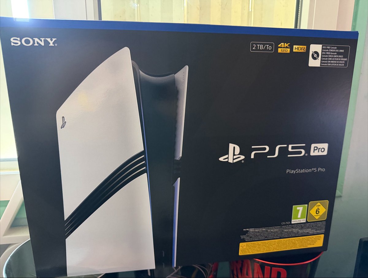 MrJR31's tweet photo. Petite nouvelle qui est arrivé à la maison  @PlayStationFR prêt pour #wolverinePS5 et bien évidemment #Gta6 https://t.co/5o4OSQPONV