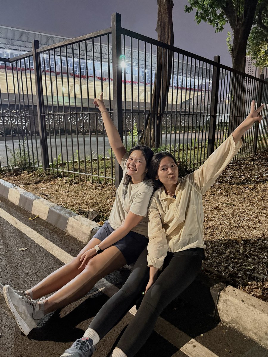 yolanditastrs's tweet photo. hari ini memutuskan lari setelah pulang kerja, badannya capek tapi pikirannya legaaa. semoga malam ini tidurnya nyenyak, jadi lebih banyak hal yg bisa disyukuri. https://t.co/L0KvJ835V9