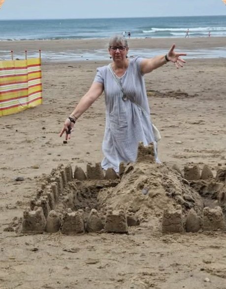 NancyPi64's tweet photo. ☆Never stop playing ☆
Fun on Whitby beach 🤣 https://t.co/i8r9wjN94E
