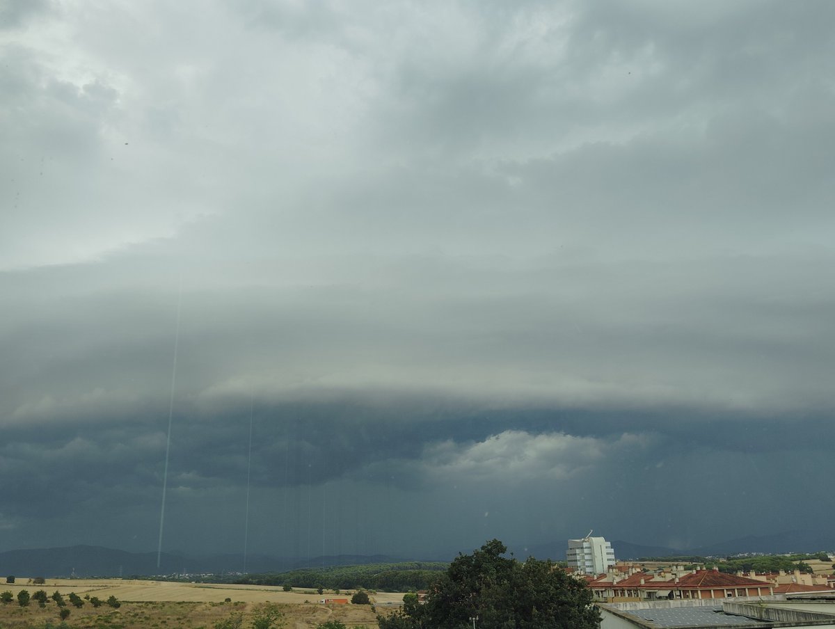 mapatx's tweet photo. Gallecs entre #Palau i #Parets âïž #meteo @MeteoParets @meteocat @mauri_francesc @TomasMolinaB @3CatInfoelTemps https://t.co/1fo5M9PHPf