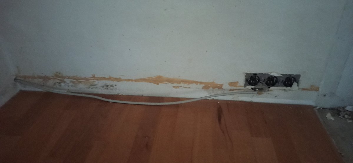 Chris_OH58D's tweet photo. Installationsebenen?
Never heard of her.
Junge.... 🙈
Oder einfach nen 3er Stecker an die Steckdose klemmen. 😆
#baustelle
#hauskauf https://t.co/cpmTLQYKKy