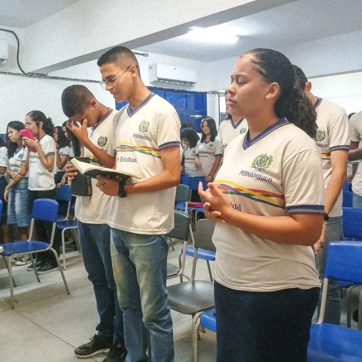 choquei's tweet photo. 🚨ATENÇÃO: Escolas públicas e privadas de Pernambuco poderão ter “intervalos bíblicos” após aprovação na Assembleia Legislativa. https://t.co/SUtb9qXsr7