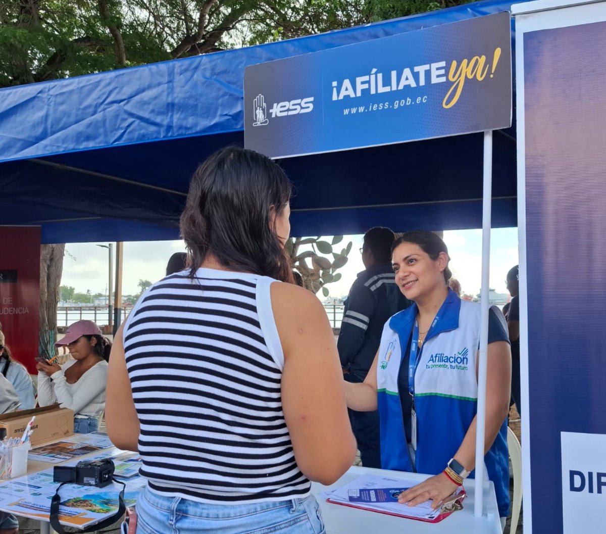 IessGalapagos's tweet photo. En San Cristóbal participamos en la Brigada Social Interinstitucional con el stand Afíliate Ya, informando sobre afiliación independiente y voluntaria.

Con un aporte del 17,60 %, accede a:
🏥 Atención médica
💳 Préstamos
🩺 Subsidios y pensiones
✅ ¡Afíliate al @IESSec! https://t.co/JAIwMTTqEQ