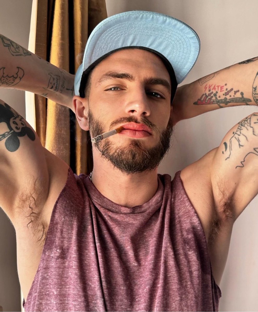xtian_twtx's tweet photo. Sweaty pits https://t.co/uIz1p5POZg