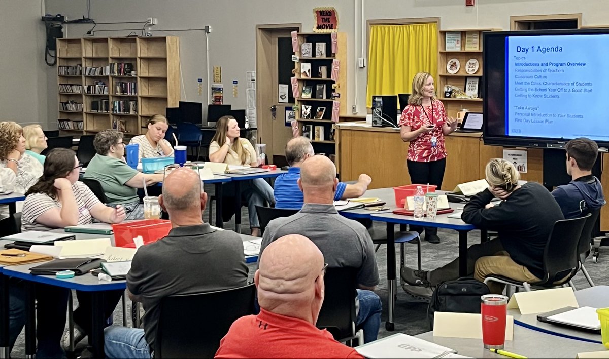 KCS_EPP's tweet photo. Last week, our new Cohort 6 candidates met for their Intensive Induction Week at Karns HS. 32 new CTE instructors from 15 partnering school districts got their first taste of what it means to be a teacher—for most a 2nd or even 3rd career at this point 😊 https://t.co/O9EZ16H3kF