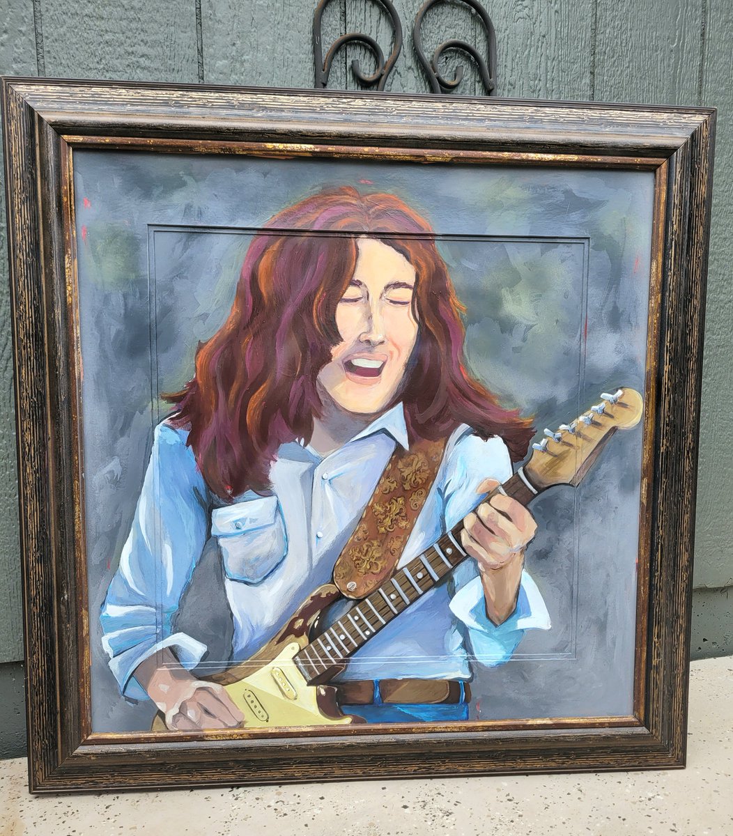 thatnurselulu's tweet photo. I decided to re-work the left sleeve bc the shadows were off. I still need to add the guitar strings and a few more highlights. #WIP #Rory https://t.co/dJuzI7wQ7W