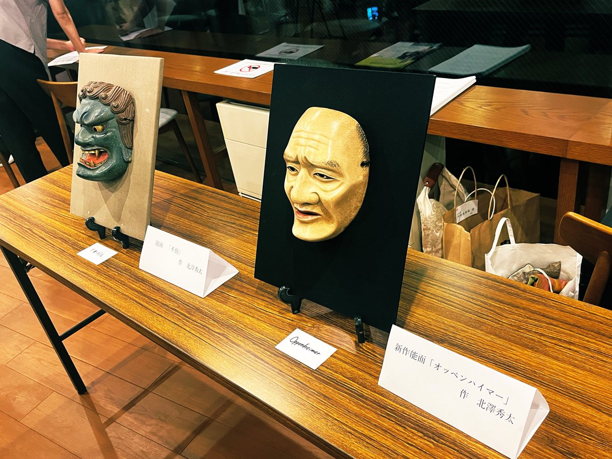 chuck_abril17's tweet photo. 広島原爆の日に新作能『オッペンハイマー』を観る。ユダヤ人のオッペンハイマーが、広島で輪廻に囚われ、500回狐として生きる刑に処せられ、ついに因果の理を受け入れた時、炎で焼かれながら衆生を救う不動明王となる。文字にすると意味不明だが、能ならこの物語が全く無理なく実現する。すごい芸だ。 https://t.co/jgqA6C5SI6