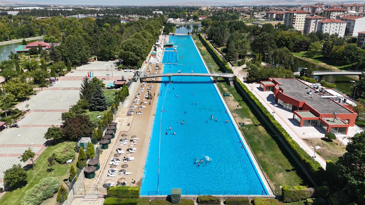 ayseunluce's tweet photo. Kapılarını yeniden açtığımız Kentpark Yapay Plajımızda hemşehrilerimizle buluştuk.

Kapsamlı bakım ve yenileme çalışmalarımızın ardından güvenli, hijyenik ve konforlu bir ortamda hizmet verecek plajımızı ziyaret eden vatandaşlarımızın görüşlerini dinledik, keyifli sohbetler gerçekleştirdik.

Kentpark Yapay Plajımızın çocuklarımızın neşesine, ailelerimizin güzel anılarına ev sahipliği yapmasını diliyorum.