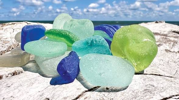 KatieIsASiren's tweet photo. Lake Erie Sea glass colors https://t.co/6TCgm0jWsA