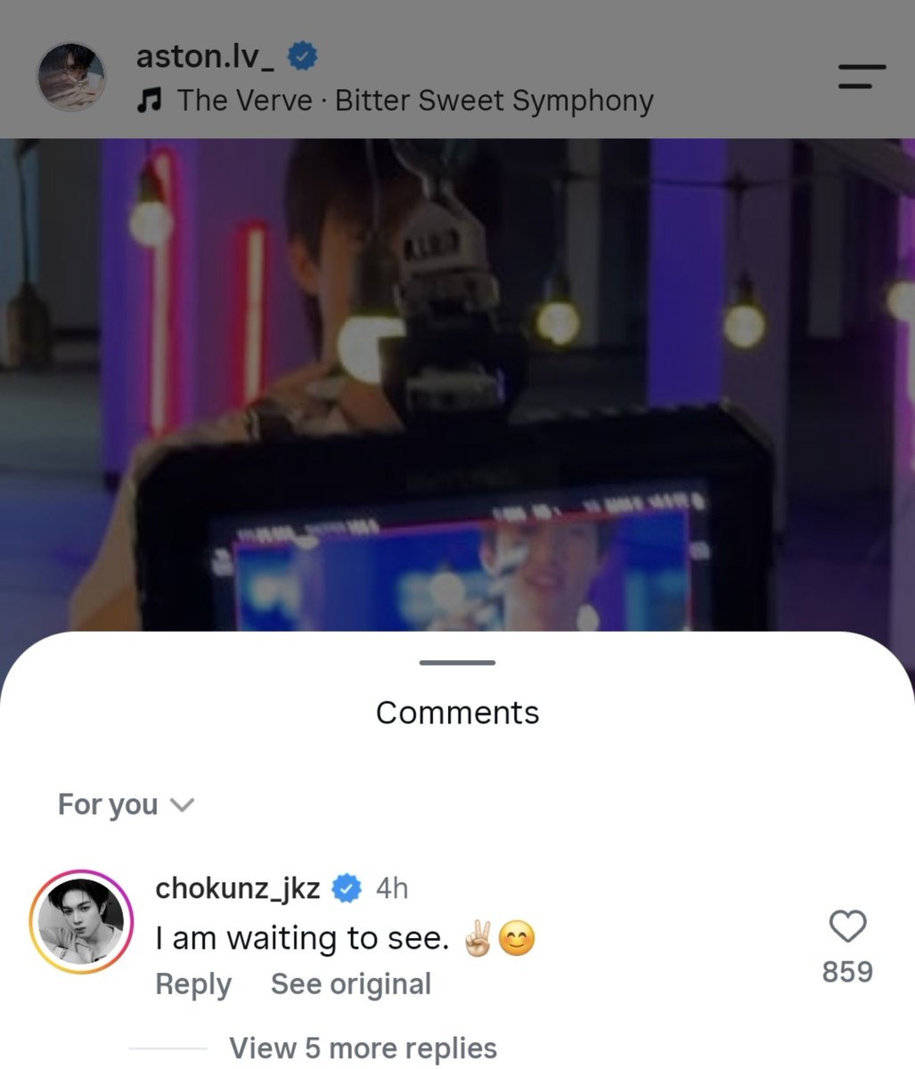 astonbubbles's tweet photo. Supportive bf right there 😌😏 https://t.co/NOHGjnZXCh