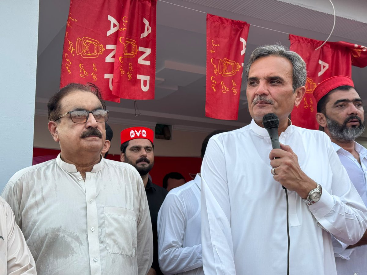 AbdulAzizANP's tweet photo. گھڑی کپورہ تحصیل کونسل کے تاریخی اجلاس نے ایک بڑے عوامی جلسے کی شکل اختیار کر لی۔
عوام کی بڑی تعداد نے بھرپور شرکت کرکے عوامی نیشنل پارٹی پر اپنے اعتماد کا اظہار کیا۔

حیدر حان ہوتی اور عبد العزیز خان کا حصوصی شرکت https://t.co/AMNh0W5MK0