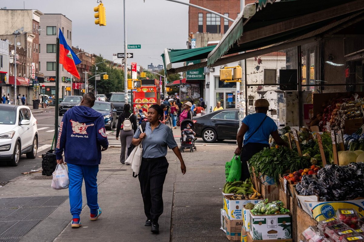 humanite_fr's tweet photo. « L’ICE ne fera pas la différence et arrêtera les noirs avec un accent créole » : les Haïtiens de New York face au spectre de l’expulsion

➡️ https://t.co/h4LB2kb1an https://t.co/2eeUIcUmIU