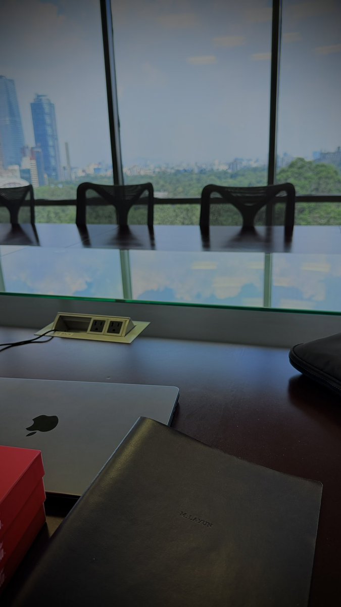 Miguel_layun's tweet photo. Sigo con la firme intención de encontrar la forma de ayudar al talento mexicano que no sabe cuál es el camino para realmente intentar llegar al futbol.

No ha sido fácil, pero estoy convencido que hay gente queriendo ayudar y con el poder de hacerlo, y cambiaremos las cosas! https://t.co/ysIxlqdFaJ