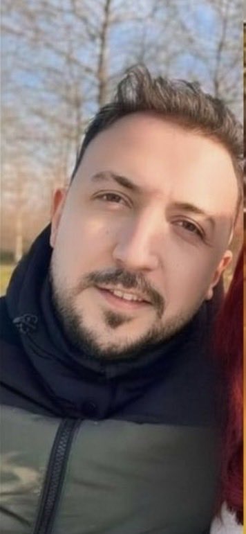bbcomesfromo_o's tweet photo. @mhahaber_ ismini niye paylasmiyosunuz? Bu serefsizin adı Nazir Ilgın, fotosunu da blurlamadan paylasin, ömrünün kalanında insan içine ��ıkamasın! icerde çürür insallah https://t.co/Ip25IJtaCM