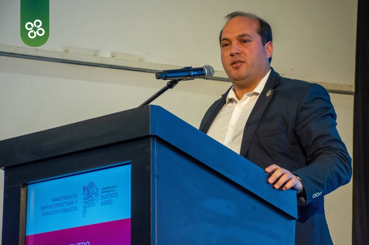 FranRecoulat's tweet photo. Hoy recibimos en #TrenqueLauquen al ministro @gkatopodis con todo su equipo @NestorFAlvarez, a intendentes de 15 distritos del noroeste bonaerense para participar del Encuentro Regional del Plan Estratégico de Infraestructura de la Provincia. https://t.co/ayGSXHnuzy