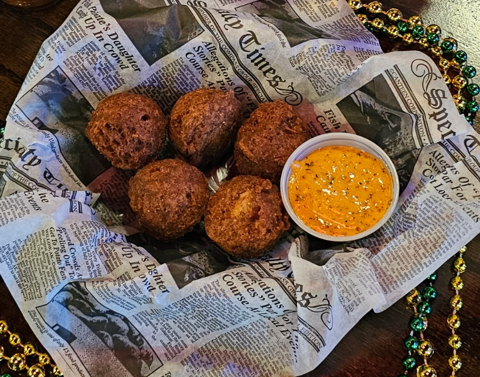 RouxsCreoleCafe's tweet photo. Spicy pork-and-rice boudin, coated in seasoned breading, and deep-fried golden.
Crunchy shell. Steamy, savory, melt-in-your-mouth center.

$2.00 OFF During Happy Hour Daily from 3 to 6pm

#rouxscreolecafe #downtowngallatin #gallatinchamber #cajunfood #nashvilleeats 
https://t.co/eNm7lG6cuz