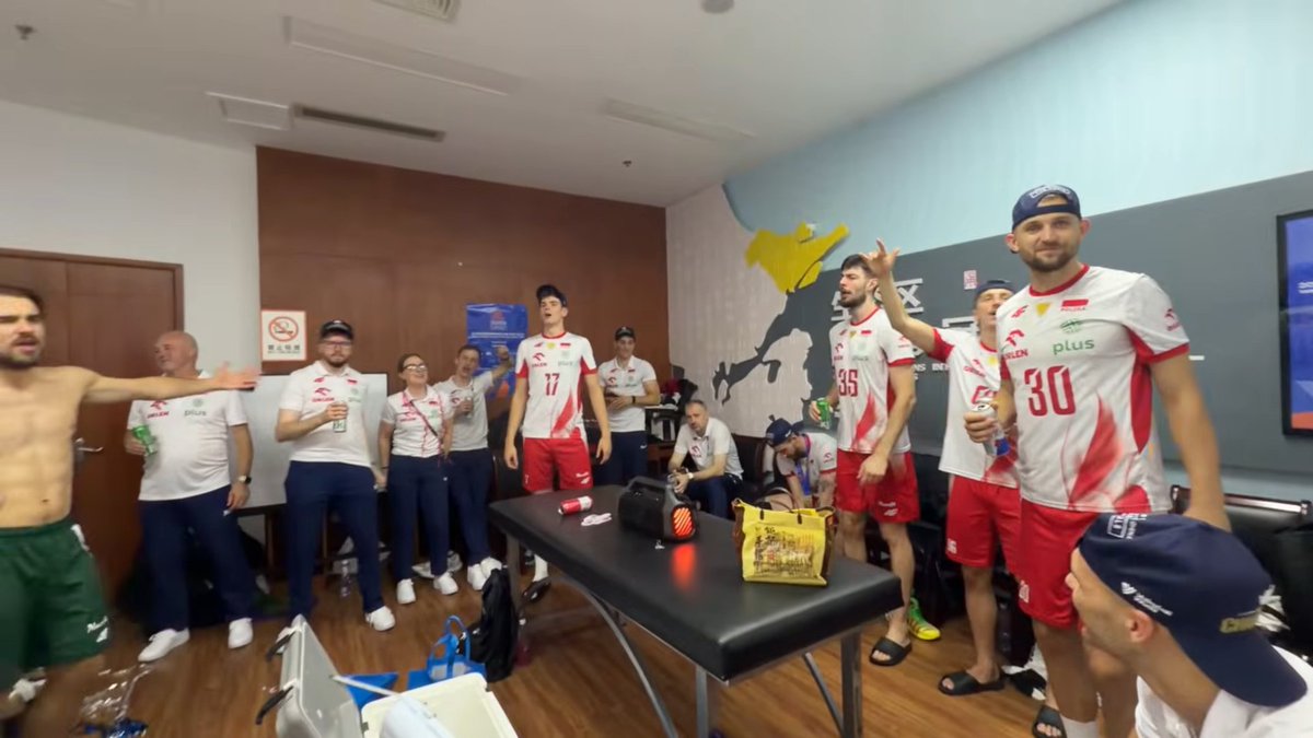 materac27's tweet photo. Kiedy jesteś opiekunem na dyskotece szkolnej i nie możesz ani potańczyć, ani się napić:

źródło: ukradłem siwemu
#gangłysego https://t.co/mOqgyRxG5P