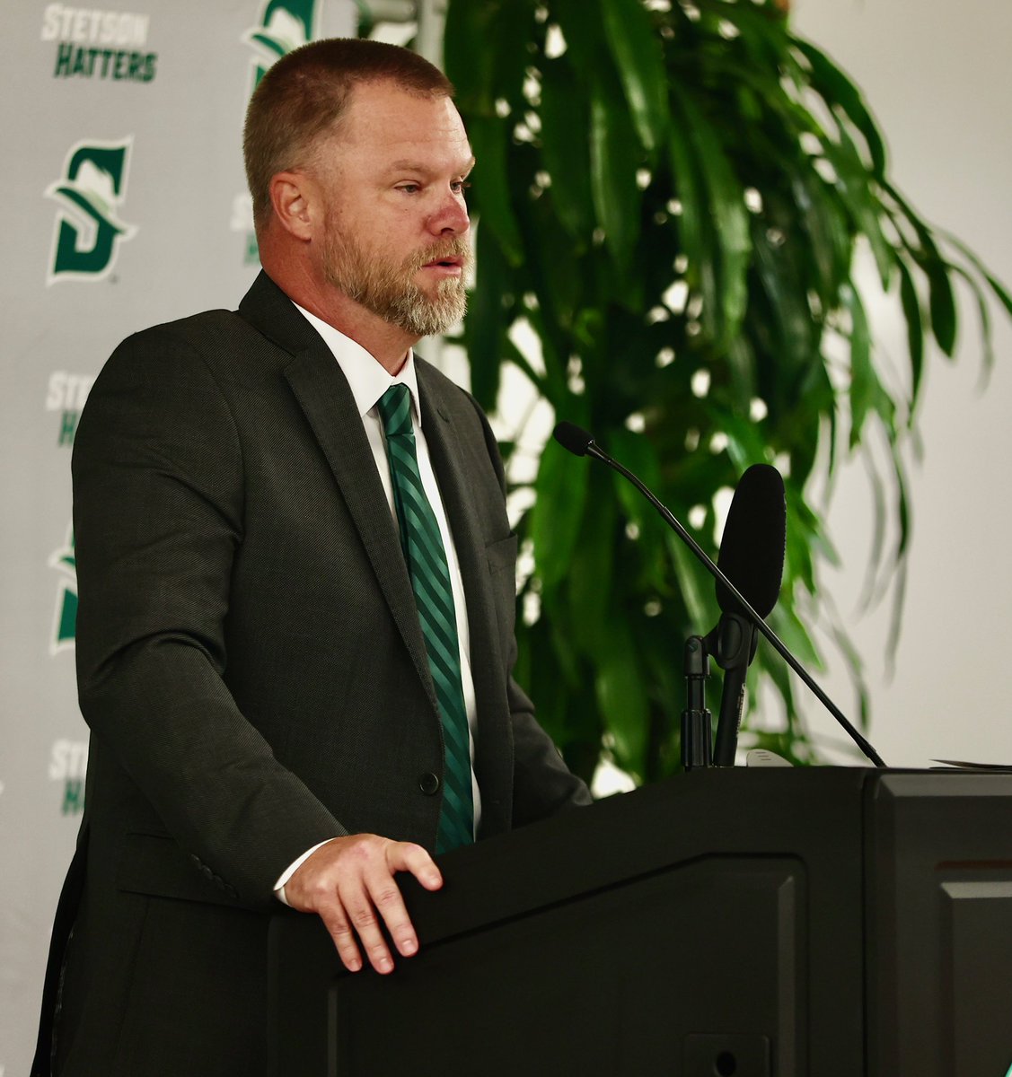 StetsonBaseball's tweet photo. 𝗪𝗲𝗹𝗰𝗼𝗺𝗲 𝗯𝗮𝗰𝗸, 𝗖𝗼𝗮𝗰𝗵 𝗚𝗶𝗲𝗿𝗸𝗲! 🤠

Shane Gierke was formally introduced as the 24th head coach in Stetson Baseball history.

Thank you to everyone who joined us today!

#GoHatters https://t.co/5IrUaaYAlj